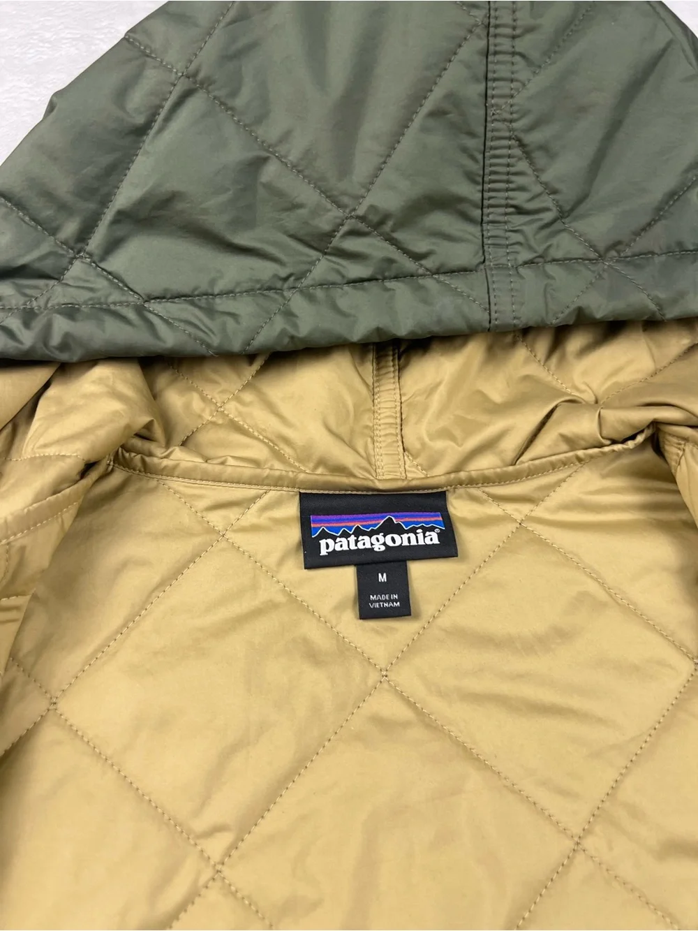 Patagonia Diamond Quilted Bomber Hoody Men’s Medium